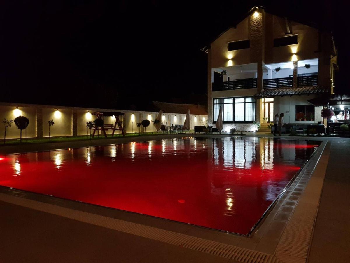 Pensiunea Luminita Targu Jiu Bagian luar foto